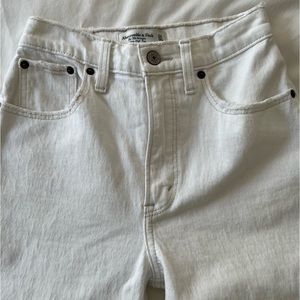 A&F Curve Love Ultra High Rise 90s Straight Jeans